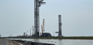 Fotografía de archivo del 30 de mayo de 2025 que muestra la plataforma de lanzamiento de cohetes de la empresa aeroespecial SpaceX en Starbase a las afueras de Brownsville, Texas (Estados Unidos). Foto La Hora: EFE