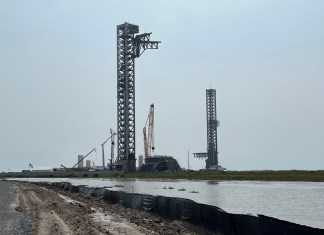 Fotografía de archivo del 30 de mayo de 2025 que muestra la plataforma de lanzamiento de cohetes de la empresa aeroespecial SpaceX en Starbase a las afueras de Brownsville, Texas (Estados Unidos). Foto La Hora: EFE