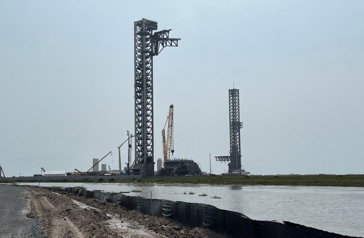 Fotografía de archivo del 30 de mayo de 2025 que muestra la plataforma de lanzamiento de cohetes de la empresa aeroespecial SpaceX en Starbase a las afueras de Brownsville, Texas (Estados Unidos). Foto La Hora: EFE