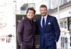 Beckham, Cruise, Trudeau, Lucas, Gates, Rubio, ilustres en las gradas del debut de EE.UU. Archivo del exjugador David Beckham (d), junto con el actor Tom Cruise (l). Foto La Hora: EFE