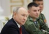 Rusia arranca la campaña electoral con el partido del Kremlin en su peor momento El presidente ruso, Vladimir Putin, asiste a una reunión con participantes en la operación militar de Rusia en Ucrania como parte de las celebraciones del Día de Rusia en el Kremlin de Moscú. Foto La Hora: EFE