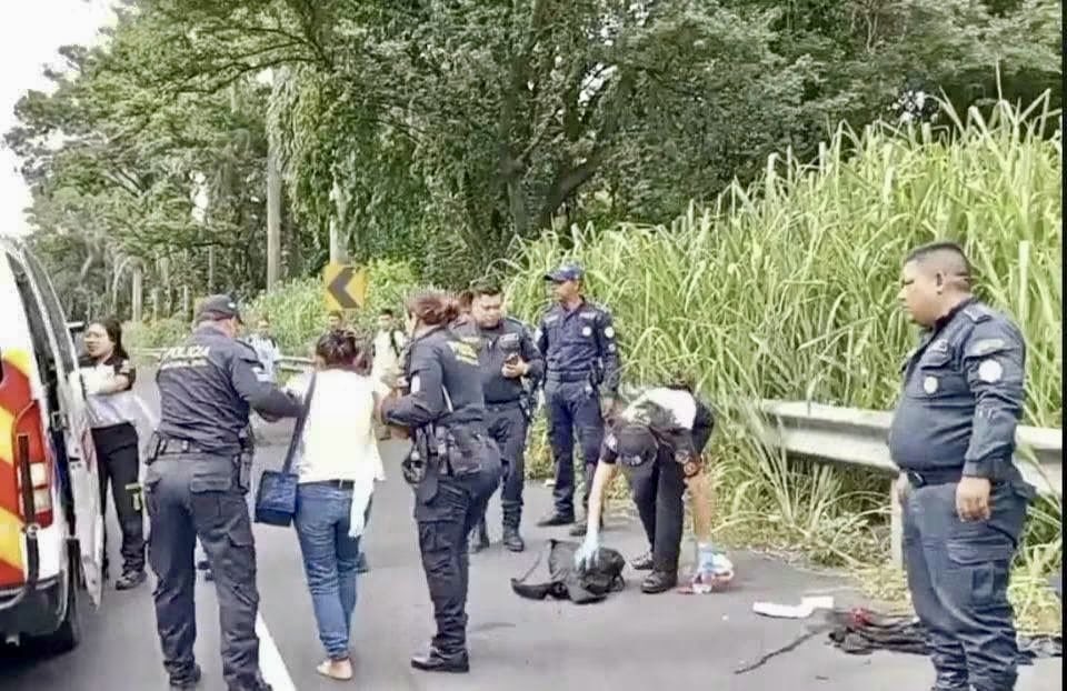 Socorristas que atendieron la emergencia informaron sobre el traslado de dos personas a un centro asistencial. Foto: La Hora/CVB.