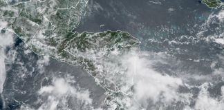 Sistema de baja presión mantiene 40% de probabilidad de convertirse en ciclón tropical
