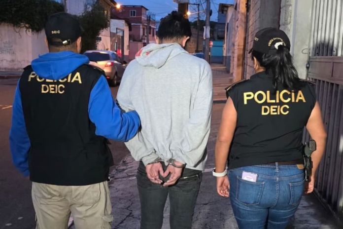 Artes LH (63) Salvadoreño señalado de robar más de Q600 mil en joyas es detenido en Chimaltenango
