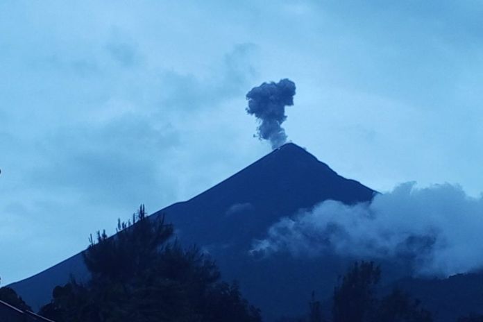 Lahares en el volcán de Fuego. Foto La Hora: Conred.