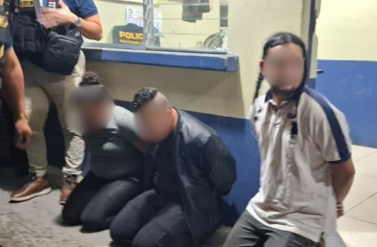 Presuntos sicarios del Barrio 18 se enfrentan a la PNC y son capturados en zona 18 Presuntos sicarios del Barrio 18 se enfrentan a la PNC. Foto La Hora: PNC.