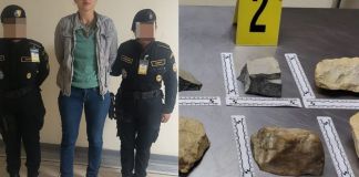 Capturan a mujer en el Aeropuerto La Aurora por transportar jade sin documentación. Foto La Hora: PNC.
