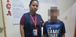 Niño de 12 años llega a juzgado y denuncia presuntas agresiones de su madre Niño de 12 años llega a juzgado y denuncia presuntas agresiones de su madre. Foto La Hora: PNC.