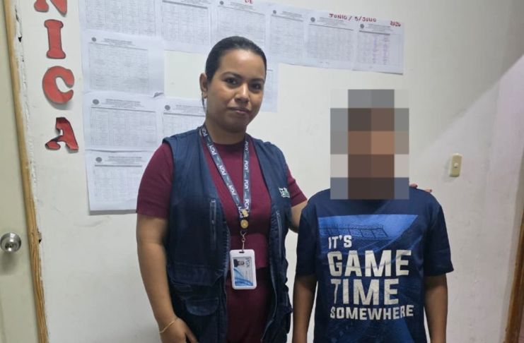 Niño de 12 años llega a juzgado y denuncia presuntas agresiones de su madre Niño de 12 años llega a juzgado y denuncia presuntas agresiones de su madre. Foto La Hora: PNC.