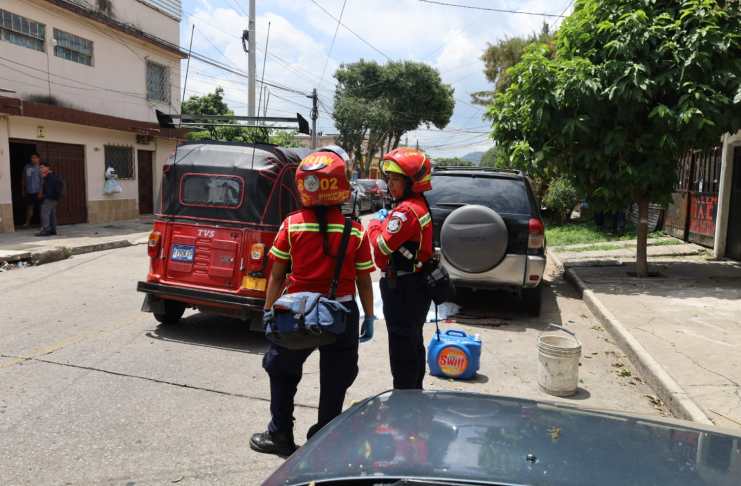 Ataque armado en zona 6 deja un fallecido; encuentran el cuerpo junto a un tuc-tuc Ataque armado en zona 6 deja un fallecido. Foto La Hora: CBM.