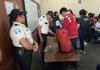 Autoridades realizan revisión de mochilas de estudiantes de diferentes centros educativos
