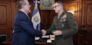 Jefe del Comando Sur de EE. UU. concluye visita a Guatemala centrada en seguridad y combate al narcoterrorismo. Foto La Hora: Gobierno de Guatemala.