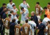 Marcelo Bielsa, seleccionador de Uruguay da indicaciones durante el entreno este sábado. Mañana se enfrentan al rival Arabia Saudita. Foto La Hora: EFE