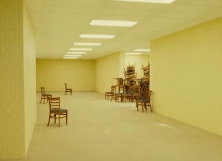 Fotograma de la película "Backrooms". A24.