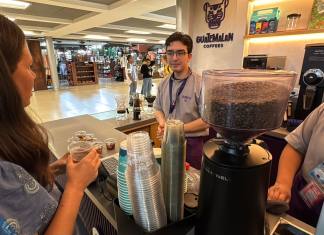 Nueva experiencia de sabor abrió en el Aeropuerto La Aurora. Foto La Hora: José Orozco
