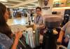 La puerta 7 del Aeropuerto La Aurora es la vitrina desde donde Guatemala conquista al mundo con su café Nueva experiencia de sabor abrió en el Aeropuerto La Aurora. Foto La Hora: José Orozco