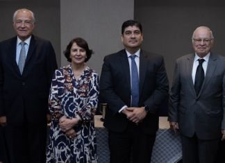 Misión de expresidentes supervisa procesos institucionales clave en Guatemala De izq. A der.: El General (R) Óscar Naranjo, exvicepresidente de la República de Colombia; Rosalía Arteaga, expresidenta Constitucional de la República del Ecuador; Carlos Alvarado Quesada, expresidente de la República de Costa Rica y presidente y fundador del Instituto para el Clima, la Democracia y la Inclusión; y Miguel Rodríguez Echeverría, expresidente de la República de Costa Rica. Foto La Hora: CDI