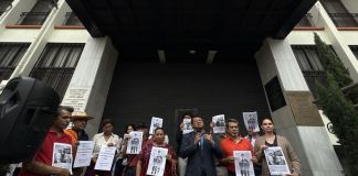 “Esto no ha terminado”: Oposición reacciona a decisión de la CC sobre fraude de Mazariegos Integrantes de agrupación de Usac-Dire durante conferencia de prensa en la Corte de Constitucionalidad. Foto La Hora: José Orozco