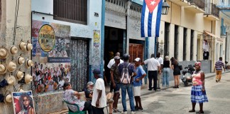 Los cubanos se enfrentan esta tarde a uno de los peores apagones. Esta medida impactará al 64% del país. Foto La Hora: EFE