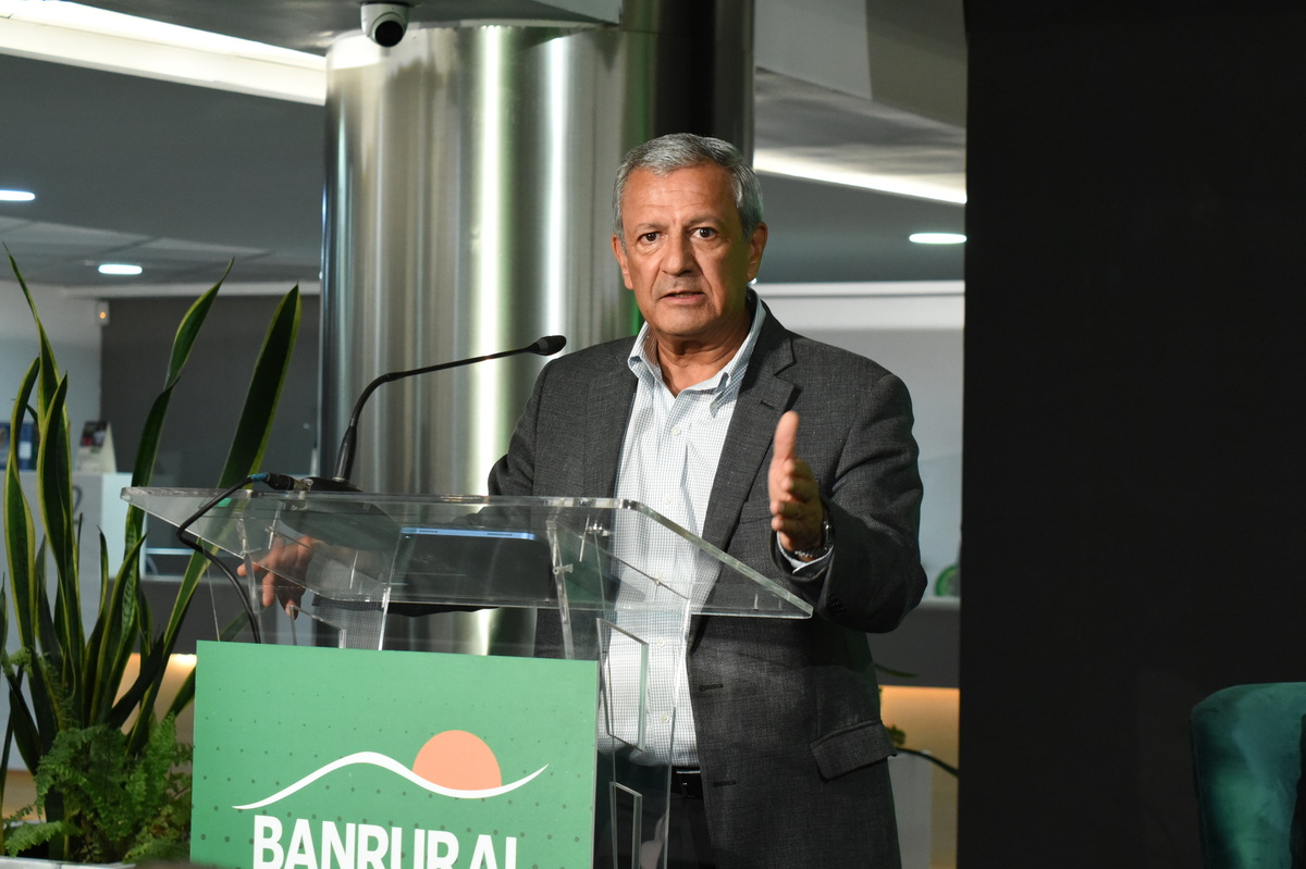 Juan Carlos Fonseca, gerente general de Banrural, durante la celebración de 90 años del club escarlata. Foto: La Hora/José Orozco.