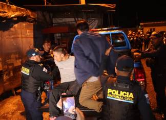 Detenidos por la Policía Nacional Civil. Foto La Hora: PNC