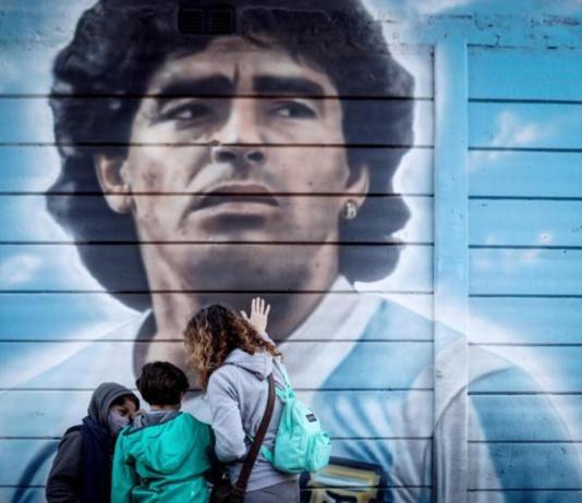 Solo ha habido cuatro casos de dopaje en Mundiales y el último fue el de Maradona. Foto: Mural de Diego Armando Maradona, en Buenos Aires (Argentina). EFE/Juan Ignacio Roncoroni