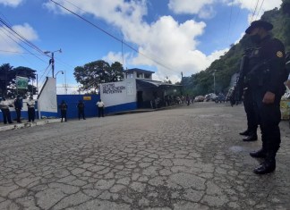Descartan motín tras enfrentamiento entre privados de libertad en preventivo de la zona 18 Autoridades del Sistema Penitenciario descartan un motín en el preventivo de la zona 18 tras apasiguar una disputa entre dos reos.