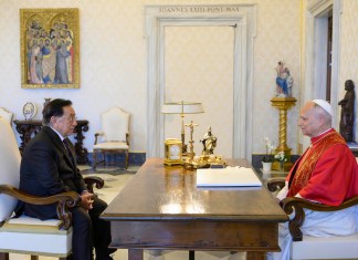 EFE: El Papa León XIV confirma que viajará a Perú la primera quincena de noviembre El papa León XIV recibe en audiencia al presidente interino de Perú, José María Balcázar Zelada en el Vaticano, en el marco de la gira del mandatario latinoamericano por Europa.