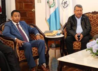 La llamada al alcalde de Mazatenango por Xochi y el asesor que no aparece en la nómina Alcalde de Mazatenango remite defensa del cierre de Xochi a asesor que no aparece en la nómina municipal
