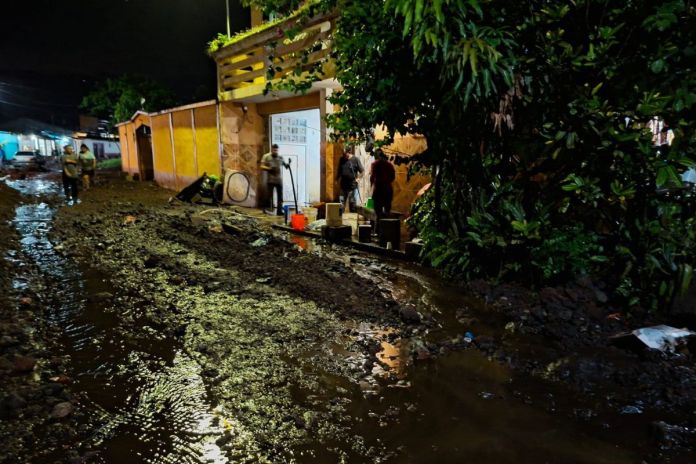 Emergencia por lluvia registrada en Santa Rosa. Foto La Hora: Conred