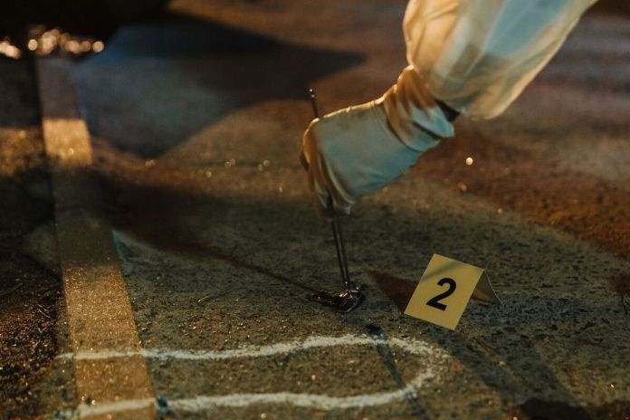 Envían a prisión preventiva para un exsubcomisario de la PNC acusado de la muerte de una colega