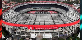 Un grupo de vecinos del Estadio Azteca de la Ciudad de México ofrece estacionamiento para el Mundial 2026 en más de US$125.