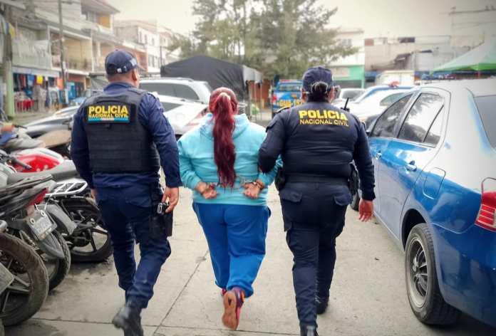 Una mujer buscada por nueve casos de extorsión es detenida en Villa Nueva