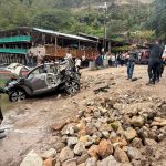 Extracción de vehículo que cayó a la Laguna de Ayarza. Foto La Hora: Bomberos Volunta