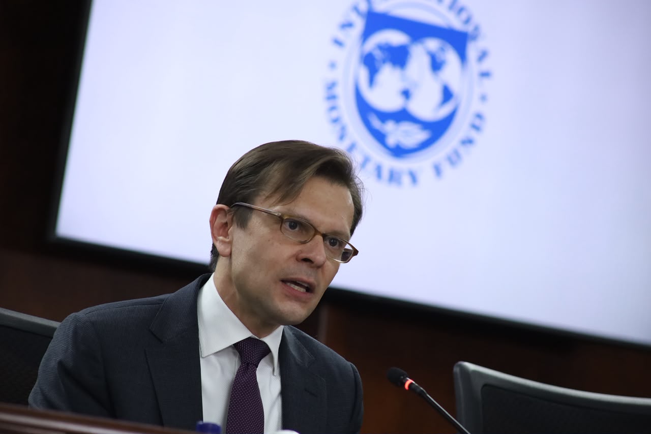 FMI advierte: petróleo y El Niño nublan un 2026 qu