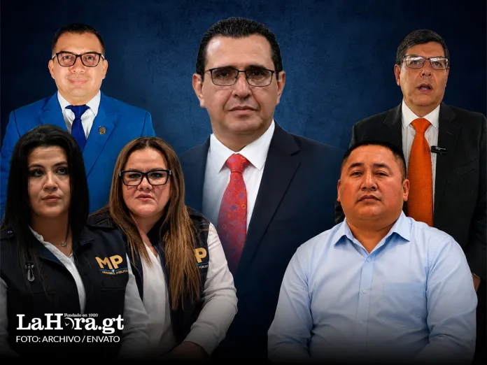 Fiscales Exfiscal Cinthia Monterroso, Noé Rivera, Óscar Álvarez, Marilyn Castillo, Carlos Tohom, Rocksy Arriola, Lucía del Carmen Muñoz, Estuardo Zea. Al centro el Fiscal General, García Luna. Arte La Hora: Daniel López.