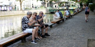 Francia sufre lo peor de una ola de calor mientras el resto de Europa está en alerta Los franceses viven este martes como uno de los días más calurosos. Foto La Hora: EFE