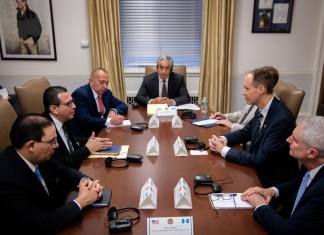 EE. UU. reabre el diálogo con el MP: recibe a Gabriel García Luna y a Marco Antonio Villeda El fiscal general Gabriel García Luna y el ministro de Gobernación Marco Antonio Villeda ayer en reuniones con el Departamento de Justicia. Foto La Hora: División Criminal del Departamento de Justicia.