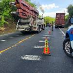 Provial resguarda carril por tráiler averiado en el km 106 de ruta al Atlántico. Foto: Provial.