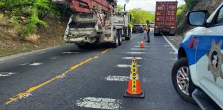 Provial resguarda carril por tráiler averiado en el km 106 de ruta al Atlántico. Foto: Provial.