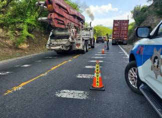 Provial resguarda carril por tráiler averiado en el km 106 de ruta al Atlántico. Foto: Provial.