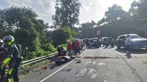 Motociclistas impactan contra picop en la ruta Interamericana