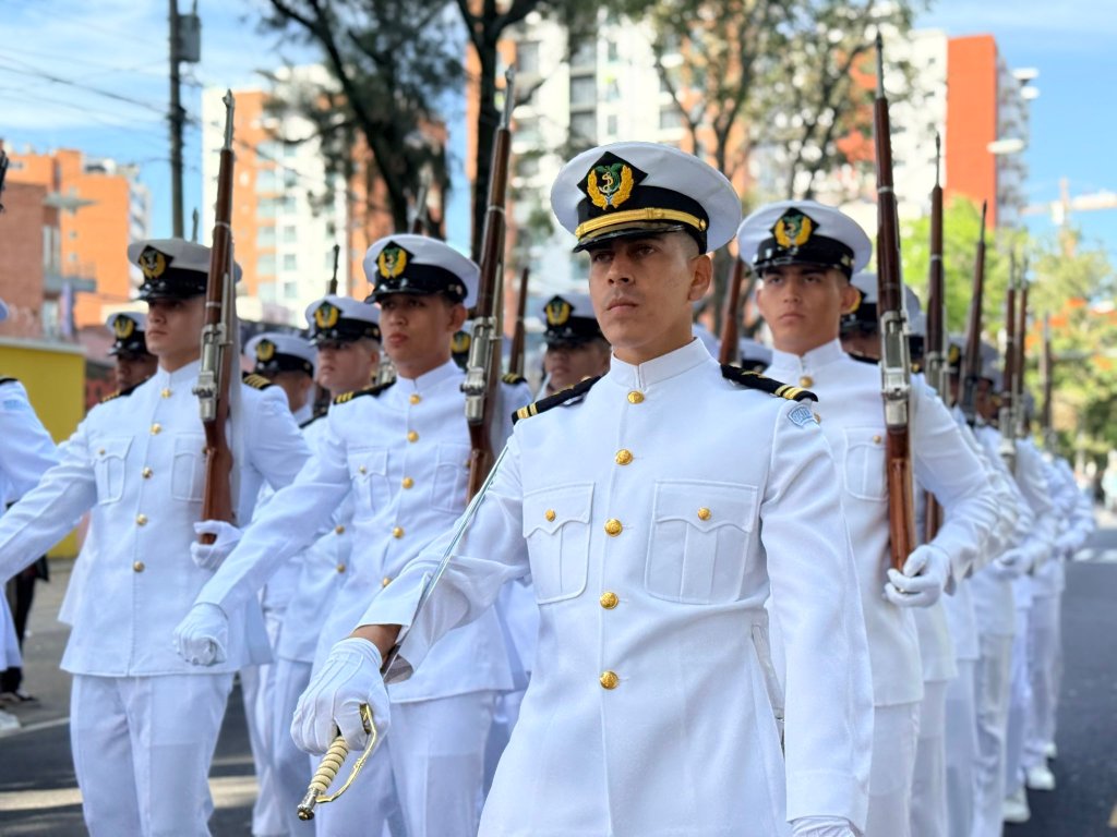 La participación de la Escuadra de Gastadores de la Escuela Politécnica dio realce al desfile conmemorativo por el 155 aniversario de la Gesta Revolucionaria de 1871 y el Día del Ejército. Foto La Hora: Ejército de Guatemala