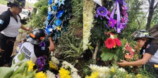 Homenaje póstumo a Bomberos Voluntarios que fallecieron durante la tragedia del volcán de Fuego. Foto La Hora: CBV