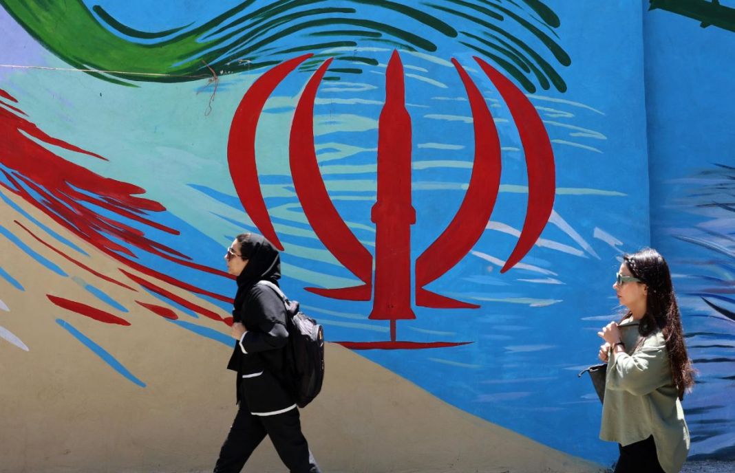 IRAN GUERA EEUU El acuerdo alcanzado entre Estados Unidos e Irán para empezar a poner fin a la guerra no dejó apretón de manos, foto solemne ni firma en una sala con banderas.
