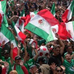 Mientras se preparan para la inauguración, los mexicanos se quejan de los altos precios de las entradas. Foto: La Hora: EFE