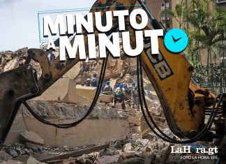 Voluntarios realizan las labores de remoción de escombros con maquinaria este jueves, en el municipio Chacao en Caracas por terremotos en Venezuela. Foto La Hora: EFE