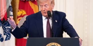 Irán está «acabado» y no recibirá «ni diez centavos» de EE. UU. afirma Trump Trump afirma que Irán está "acabado" y que no recibirá "ni diez centavos" de EEUU