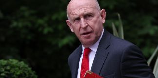 El ministro de Defensa británico, John Healey, presentó este jueves su dimisión, una decisión que tomó a todo el mundo por sorpresa.