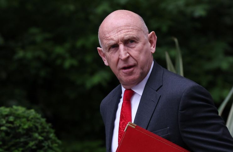 El ministro de Defensa británico, John Healey, presentó este jueves su dimisión, una decisión que tomó a todo el mundo por sorpresa.